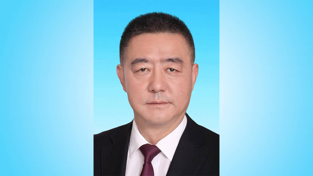 去年出任巴中市委常委、常務(wù)副市長的李本勇，已轉(zhuǎn)崗市人大:西鳳酒
