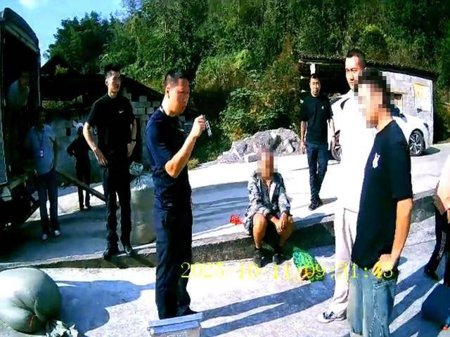 100斤玉米上秤秒變60斤？貴州一村民遭“鬼秤”騙糧！民警出手<strong></p>
<p>西鳳酒
</strong>，5人被拘:西鳳酒
