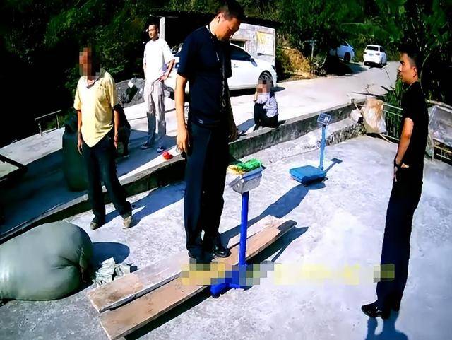 100斤玉米上秤秒變60斤？貴州一村民遭“鬼秤”騙糧！民警出手<strong></p>
<p>西鳳酒
</strong>，5人被拘:西鳳酒
