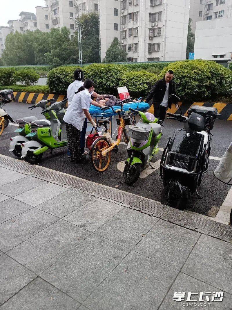 事發(fā)湖南烈士公園！80多歲老人不慎落湖<strong></p>
<p>西鳳酒
</strong>，眾多市民合力救助:西鳳酒
