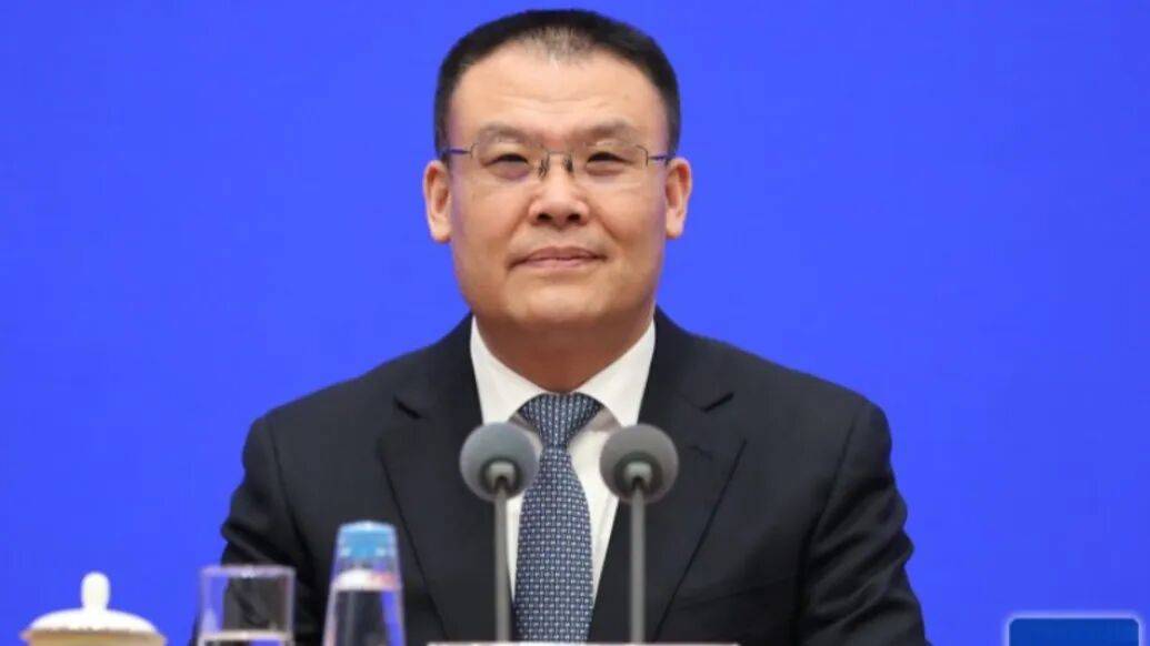 財政部副部長王東偉履新安徽省委常委<strong></p>
<p>西鳳酒
</strong>，河南唐河人:西鳳酒
