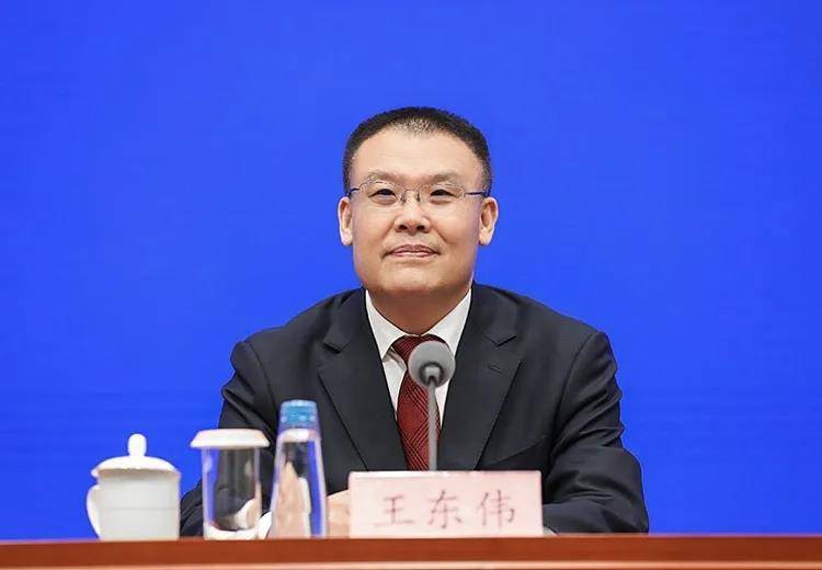 極目政情丨財政部副部長王東偉任安徽省委常委，曾為全國最年輕省級統(tǒng)戰(zhàn)部部長:西鳳酒
