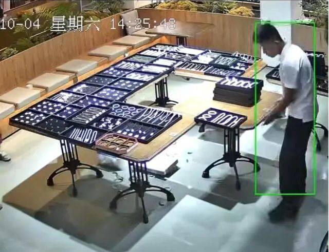 蘇州一20歲店員不小心摔碎一盒玉鐲損失百萬，老板未要賠償安慰小伙別有壓力:西鳳酒
