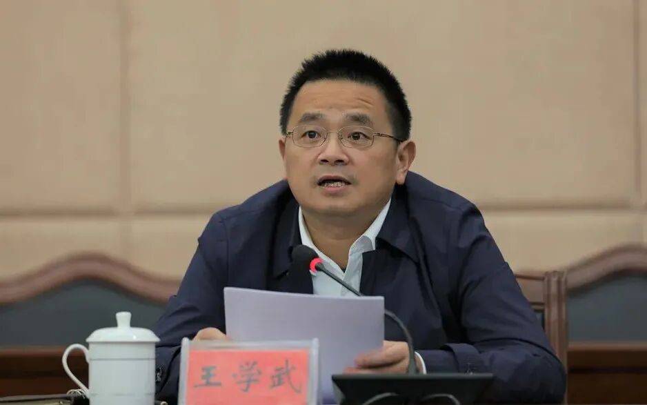 曾任湖南省委政法委副書記<strong></p>
<p>西鳳酒
</strong>，王學(xué)武擬任省直單位正廳級領(lǐng)導(dǎo)職務(wù):西鳳酒
