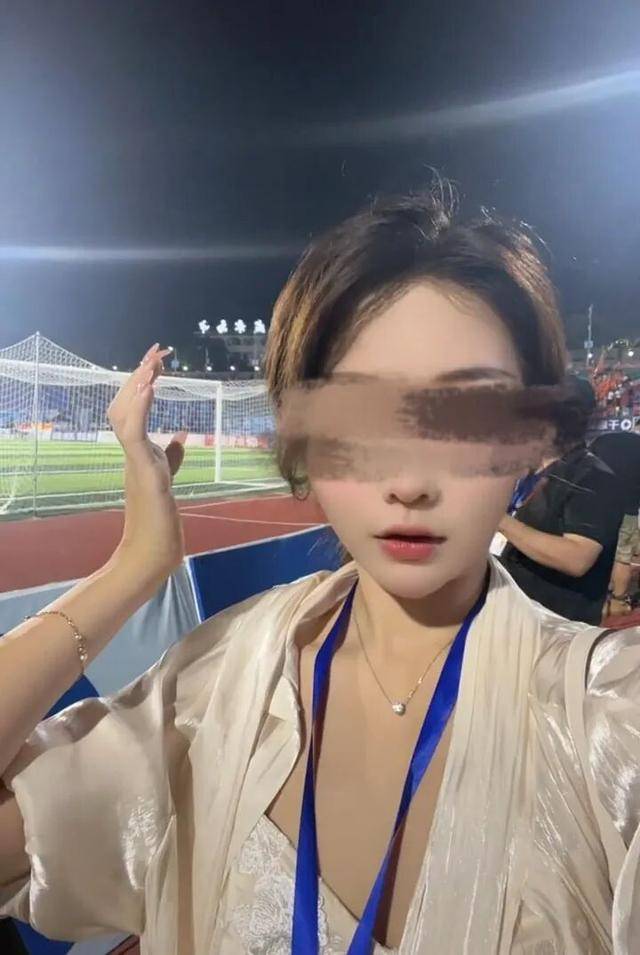 湖南一女主播被偽裝的包裹炸傷<strong></p>
<p>西鳳酒
</strong>，永州公安：正在核實(shí)具體情況:西鳳酒
