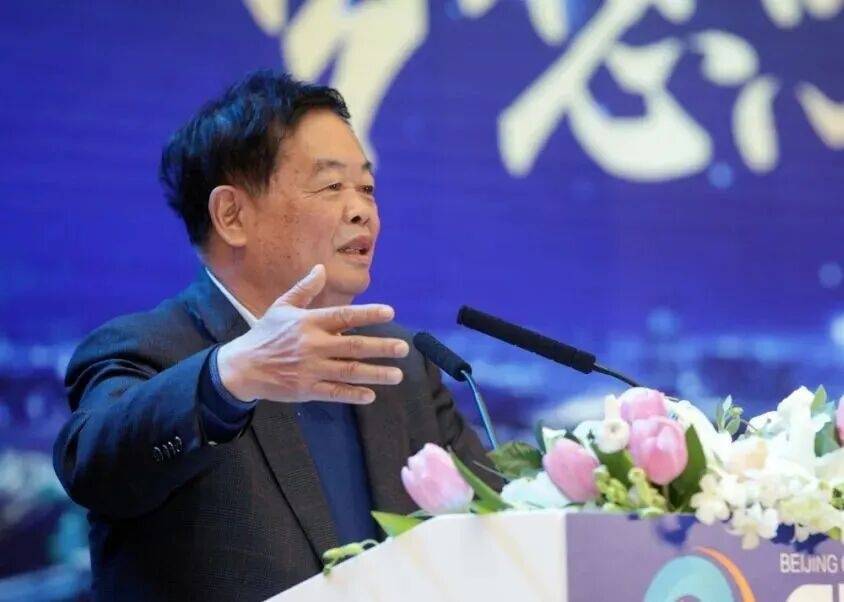 福耀玻璃：曹德旺辭去董事長職務，選舉曹暉為新董事長:西鳳酒
