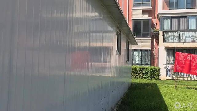 上海居民投訴后傻眼：只拆了一半！小區(qū)綠化被大量鐵皮房霸占<strong></p>
<p>西鳳酒
</strong>，還有人??？居民直指小區(qū)公共收益疑云:西鳳酒
