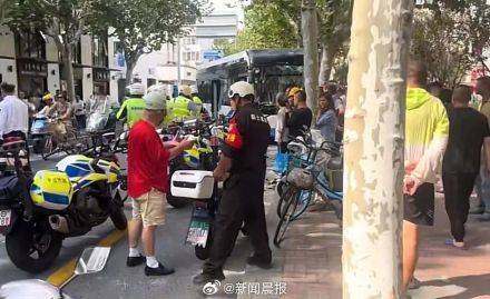 上海警方通報(bào)：男子故意多次急剎<strong></p>
<p>西鳳酒
</strong>，致公交車撞樹(shù)，兩名乘客受傷，行拘！:西鳳酒
