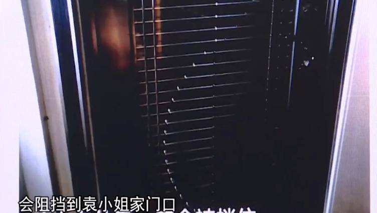 廣州一業(yè)主擅改入戶門方向<strong></p>
<p>西鳳酒
</strong>，致鄰居被困20分鐘！法院：改回去:西鳳酒
