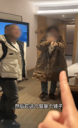 女子延吉住酒店發(fā)現(xiàn)落地窗室內(nèi)看不到外面<strong></p>
<p>西鳳酒
</strong>，室外高清觀看室內(nèi)？工作人員：是單向膜:西鳳酒
