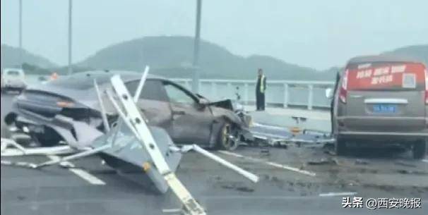 武漢一小米SU7失控撞倒護欄<strong></p>
<p>西鳳酒
</strong>，沖向對面車道，左前輪車軸斷裂輪胎脫落10米開外，小米回應:西鳳酒
