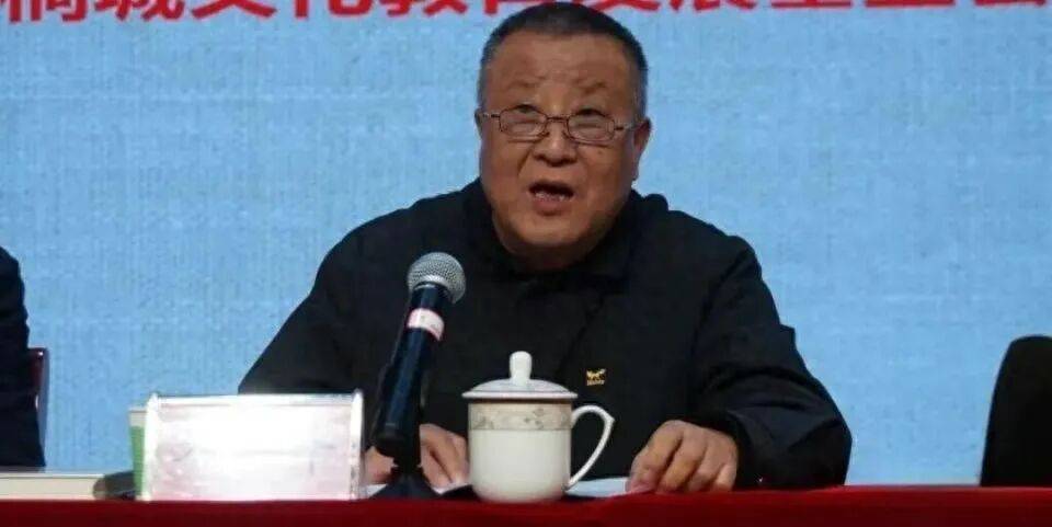 涉嫌嚴重違紀違法<strong></p>
<p>西鳳酒
</strong>，退休17年的方平被查:西鳳酒
