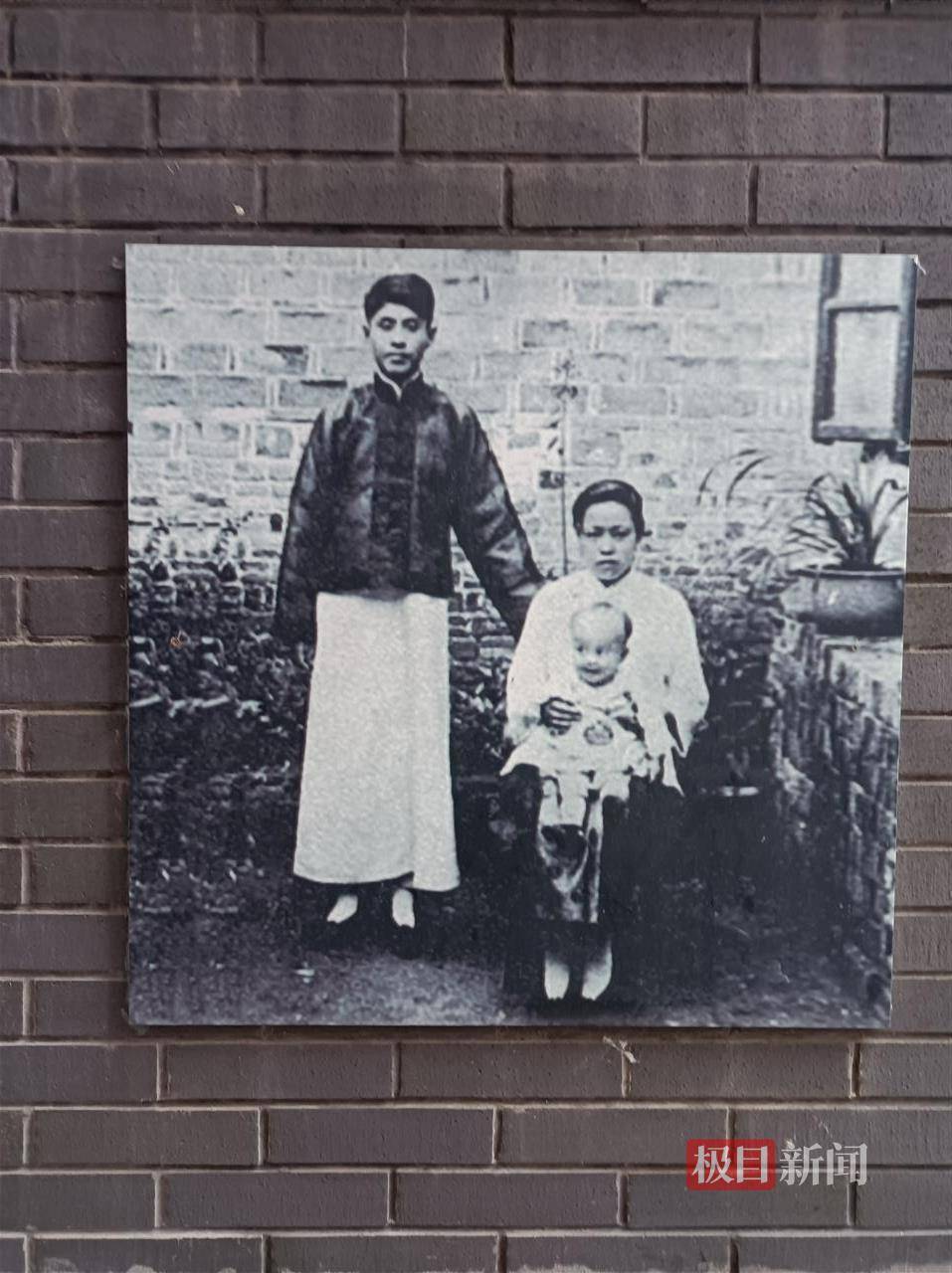 楊振寧逝世<strong></p>
<p>西鳳酒
</strong>，實(shí)探其出生地合肥四古巷：墻上掛著楊先生多幅照片，居民稱為他自豪:西鳳酒
