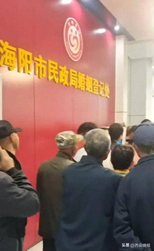 民政局回應老人扎堆領(lǐng)結(jié)婚證<strong></p>
<p>西鳳酒
</strong>，沖上熱搜:西鳳酒
