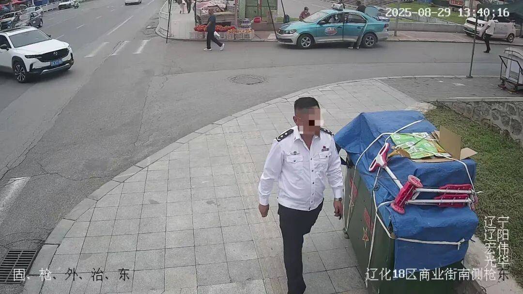 一男子身穿制服自稱“省廳領(lǐng)導(dǎo)”<strong></p>
<p>西鳳酒
</strong>，走進(jìn)派出所“指導(dǎo)工作”，警方：搜查到假警服，行政拘留！:西鳳酒
