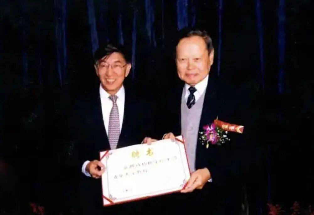 “大先生”千古<strong></p>
<p>西鳳酒
</strong>，楊振寧的一生:西鳳酒
