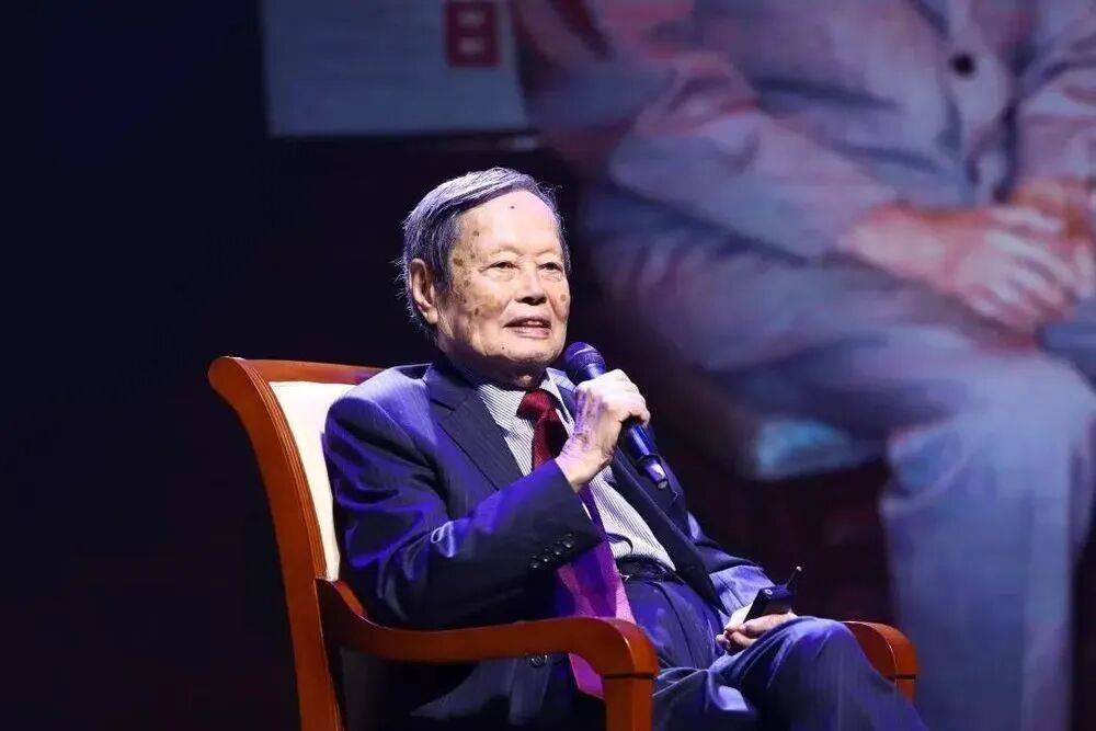 “大先生”千古<strong></p>
<p>西鳳酒
</strong>，楊振寧的一生:西鳳酒
