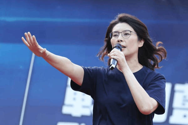 當(dāng)選國民黨主席<strong></p>
<p>西鳳酒
</strong>，鄭麗文發(fā)聲:西鳳酒
