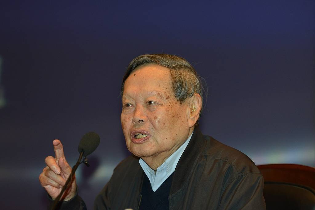 丘成桐悼念楊振寧：希望未來設立一個以楊振寧命名的獎項來紀念他:西鳳酒
