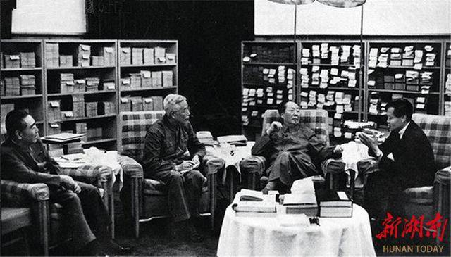 當(dāng)年回國接受毛主席會見后<strong></p>
<p>西鳳酒
</strong>，楊振寧來到了湖南:西鳳酒
