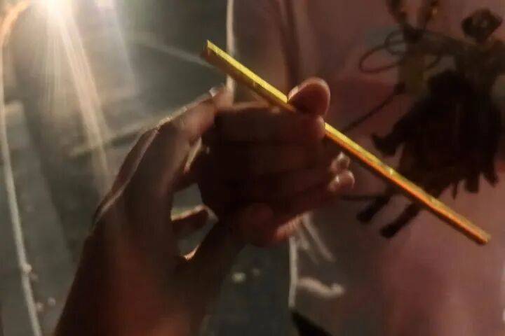 “要跪搓衣板了！”浙江男子用100克黃金打吸管喝奶茶，凌晨在街頭丟了……:西鳳酒
