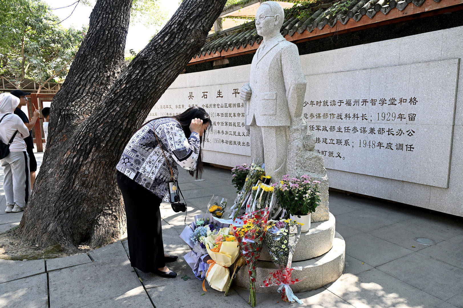 《沉默的榮耀》聯(lián)合出品人：我們最終選擇向真實(shí)深深鞠躬:西鳳酒
